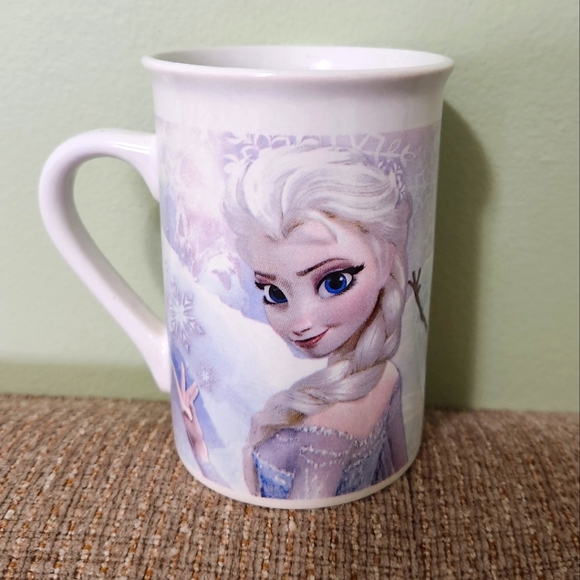 Disney "Frozen" mug with Elsa and Anna. 8oz mug. - Picture 1 of 4